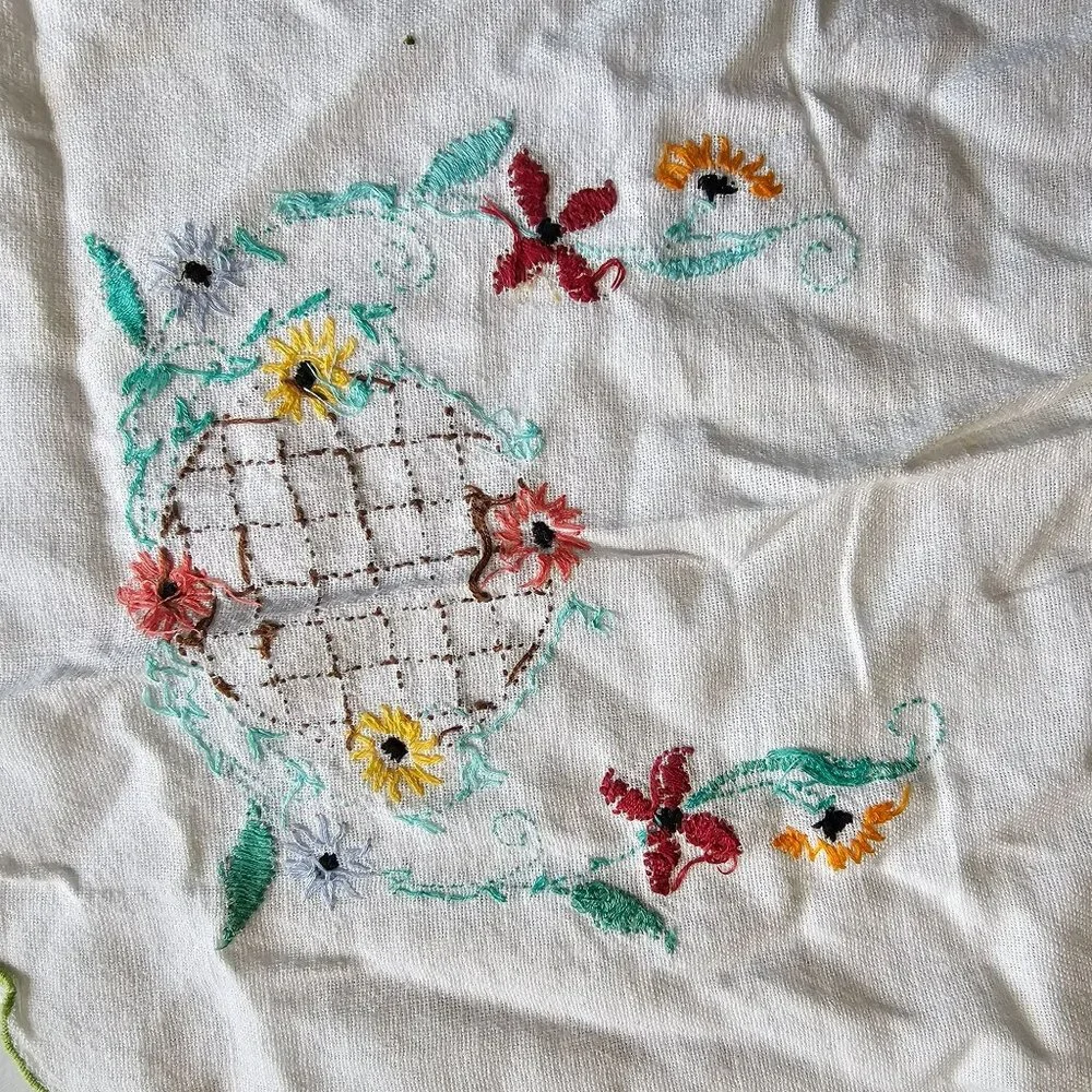 Vintage Floral Hand Embroidered Table Runner table Cloth 11.5 x 34 in
